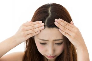 髪の分け目が薄い3つの原因と薄毛を確実に改善する方法まとめ