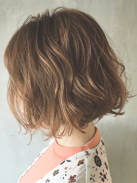 髪の量が少ない女性にぴったりの髪型9選と改善方法まとめ
